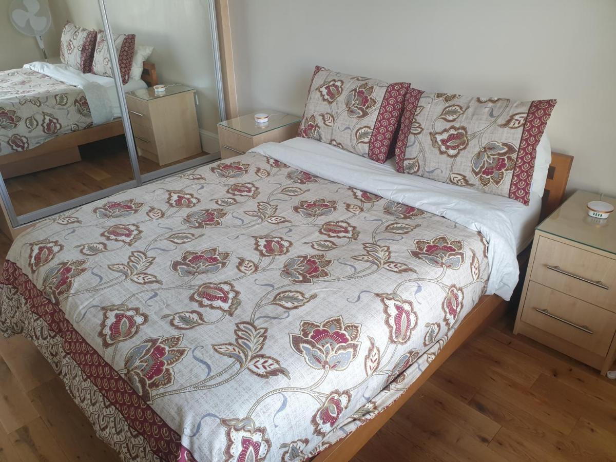 London Luxury 2 Bedroom Flat 5Min Walk From Overground, With Free Wifi, Free Parking-Sleeps X6 Ilford Exterior photo