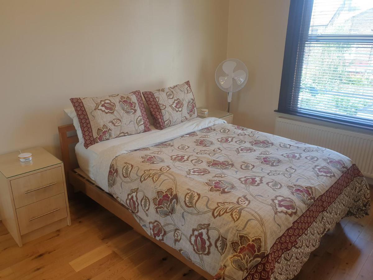 London Luxury 2 Bedroom Flat 5Min Walk From Overground, With Free Wifi, Free Parking-Sleeps X6 Ilford Exterior photo