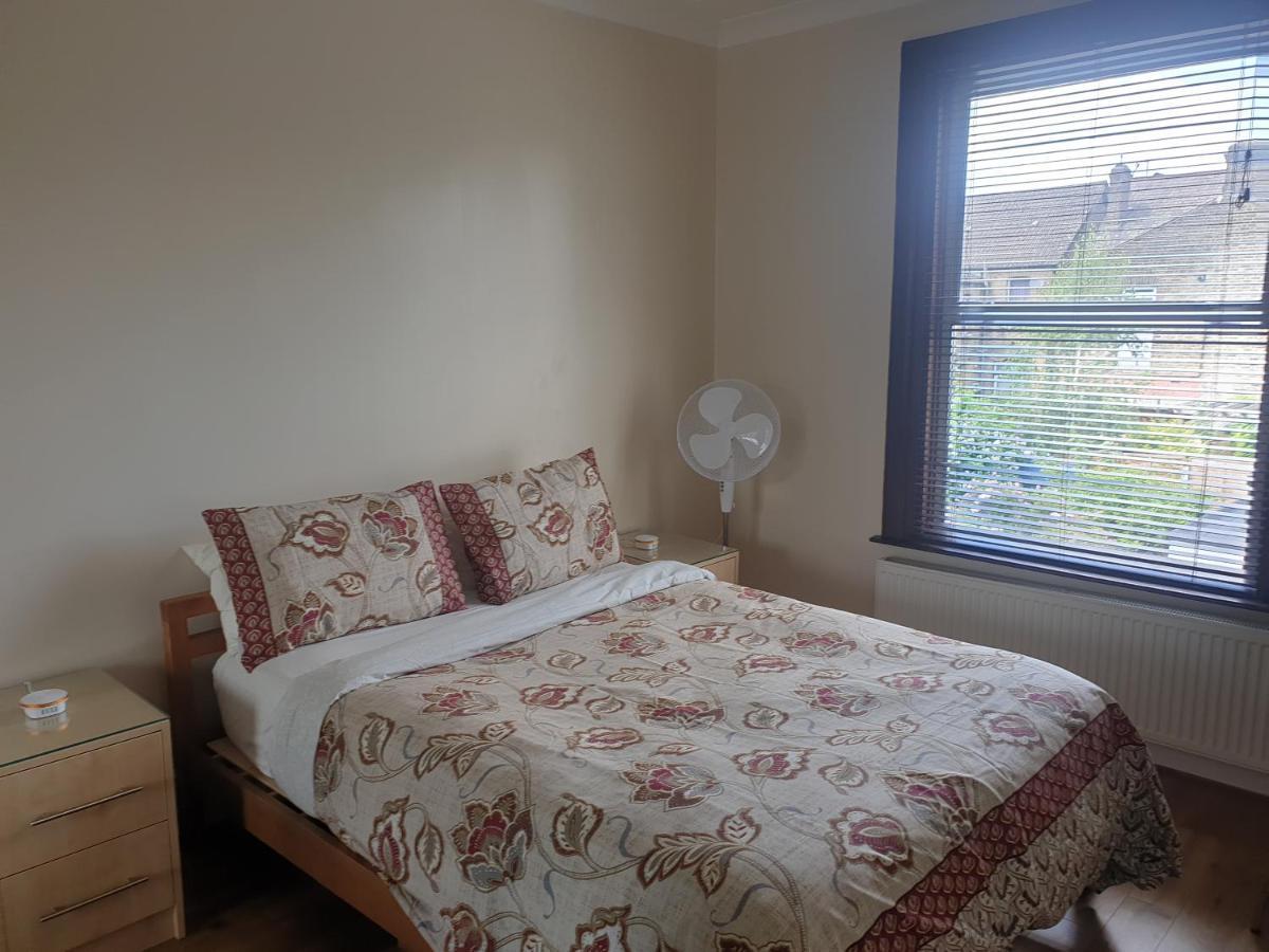 London Luxury 2 Bedroom Flat 5Min Walk From Overground, With Free Wifi, Free Parking-Sleeps X6 Ilford Exterior photo