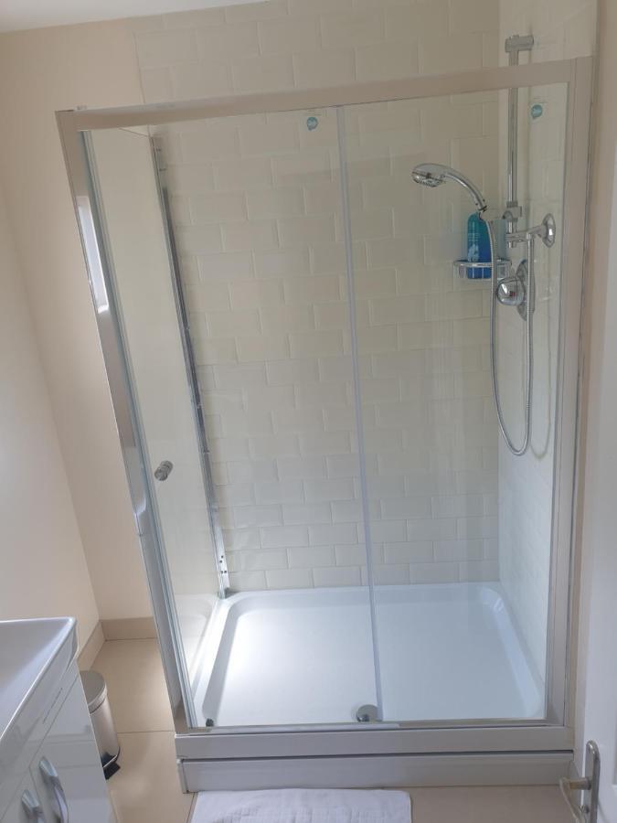 London Luxury 2 Bedroom Flat 5Min Walk From Overground, With Free Wifi, Free Parking-Sleeps X6 Ilford Exterior photo