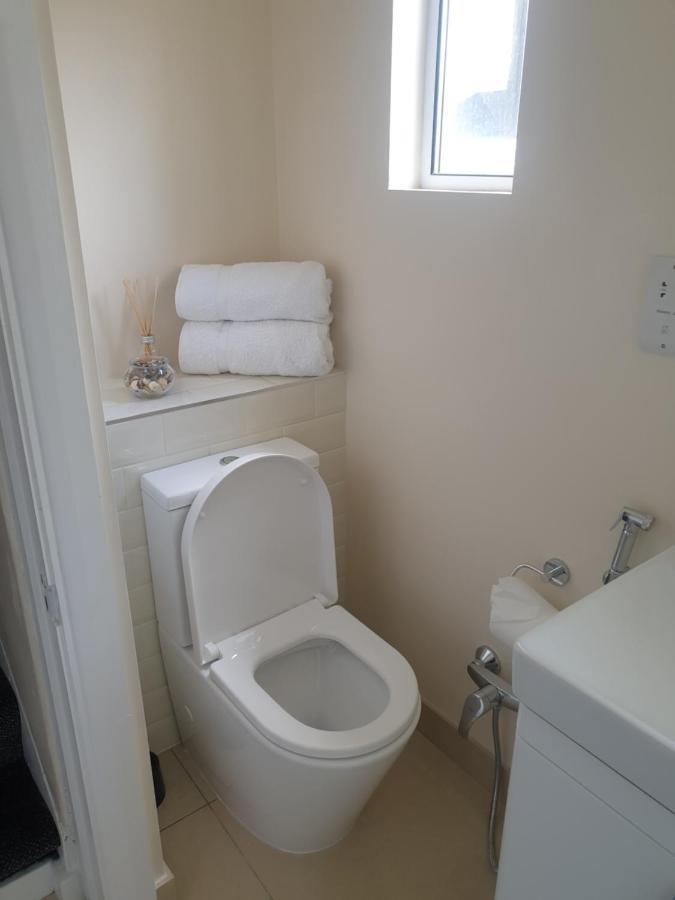 London Luxury 2 Bedroom Flat 5Min Walk From Overground, With Free Wifi, Free Parking-Sleeps X6 Ilford Exterior photo
