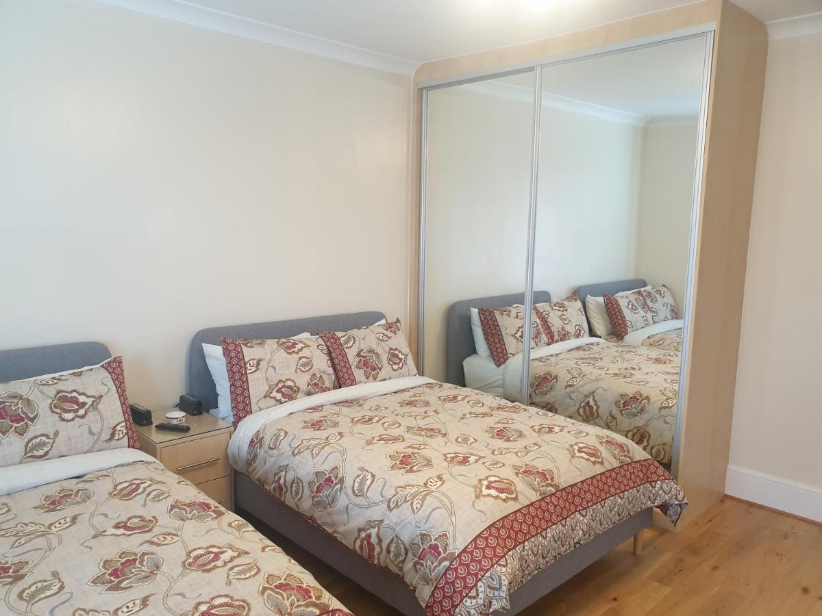 London Luxury 2 Bedroom Flat 5Min Walk From Overground, With Free Wifi, Free Parking-Sleeps X6 Ilford Exterior photo