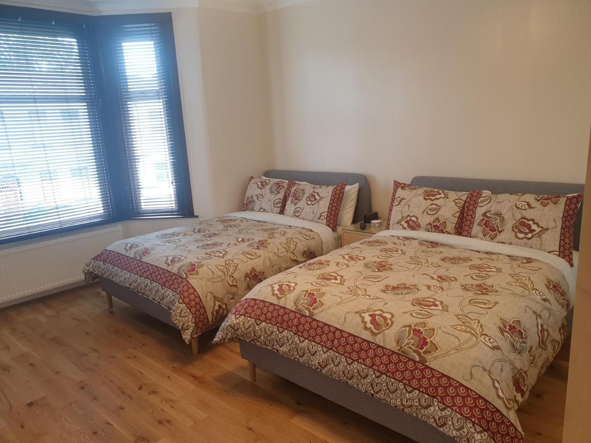 London Luxury 2 Bedroom Flat 5Min Walk From Overground, With Free Wifi, Free Parking-Sleeps X6 Ilford Exterior photo